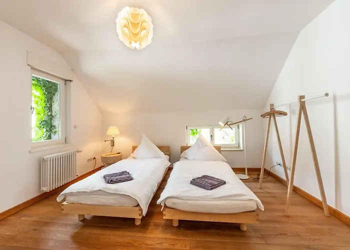 Gruppenhaus 게스트하우스 4*